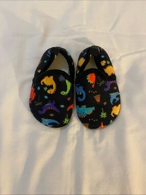 Kids Dino Print Slip-On Slippers - Black Multicolor